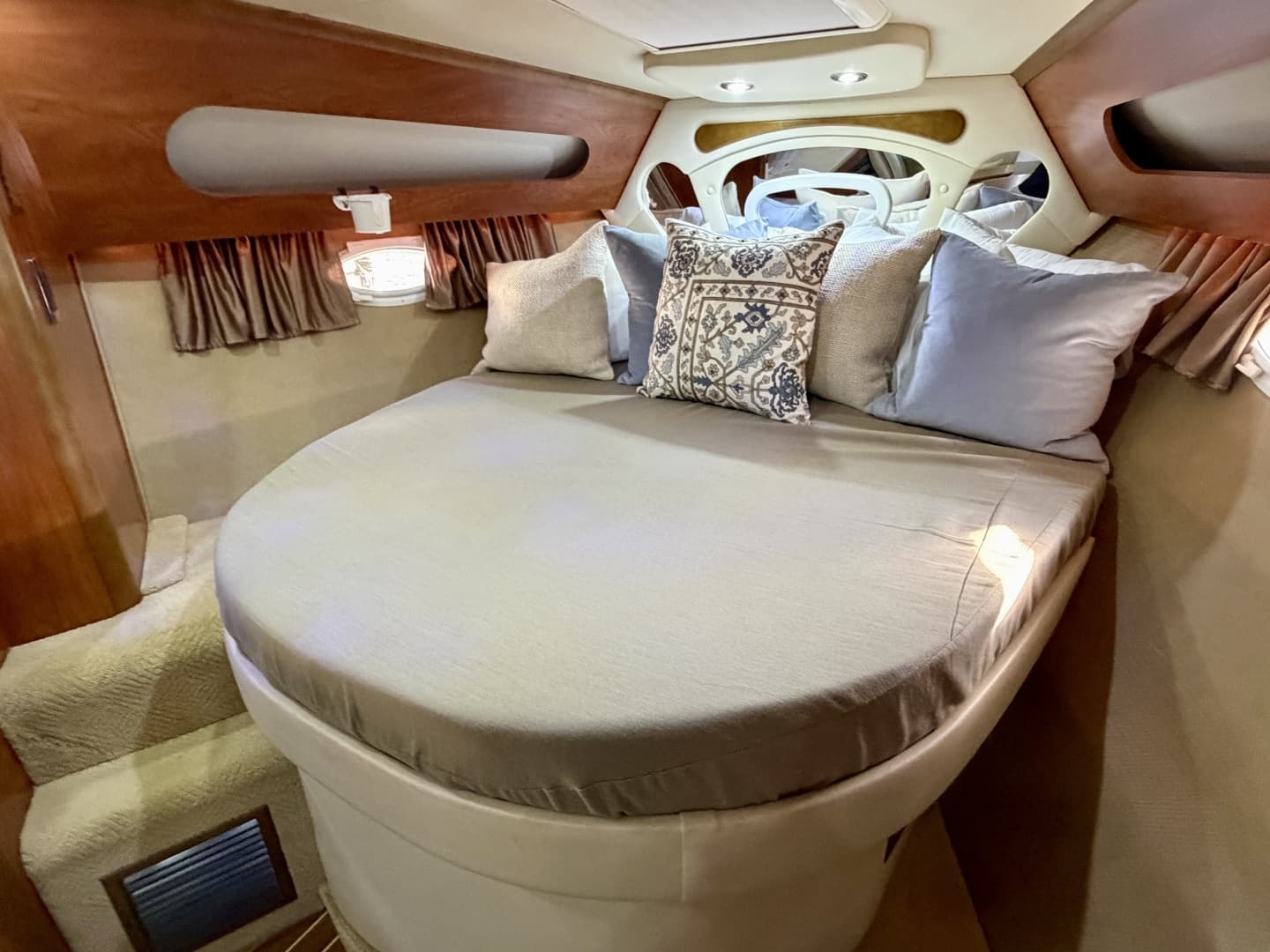 2007 Rinker 350 Express Cruiser