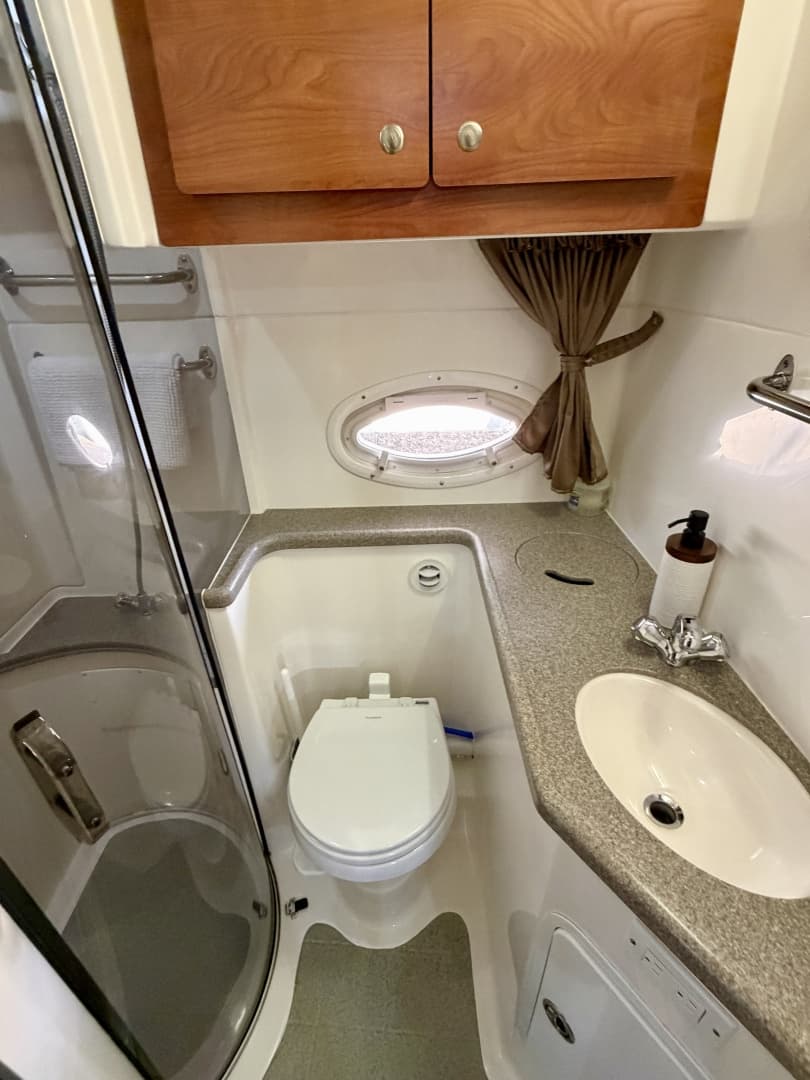 2007 Rinker 350 Express Cruiser