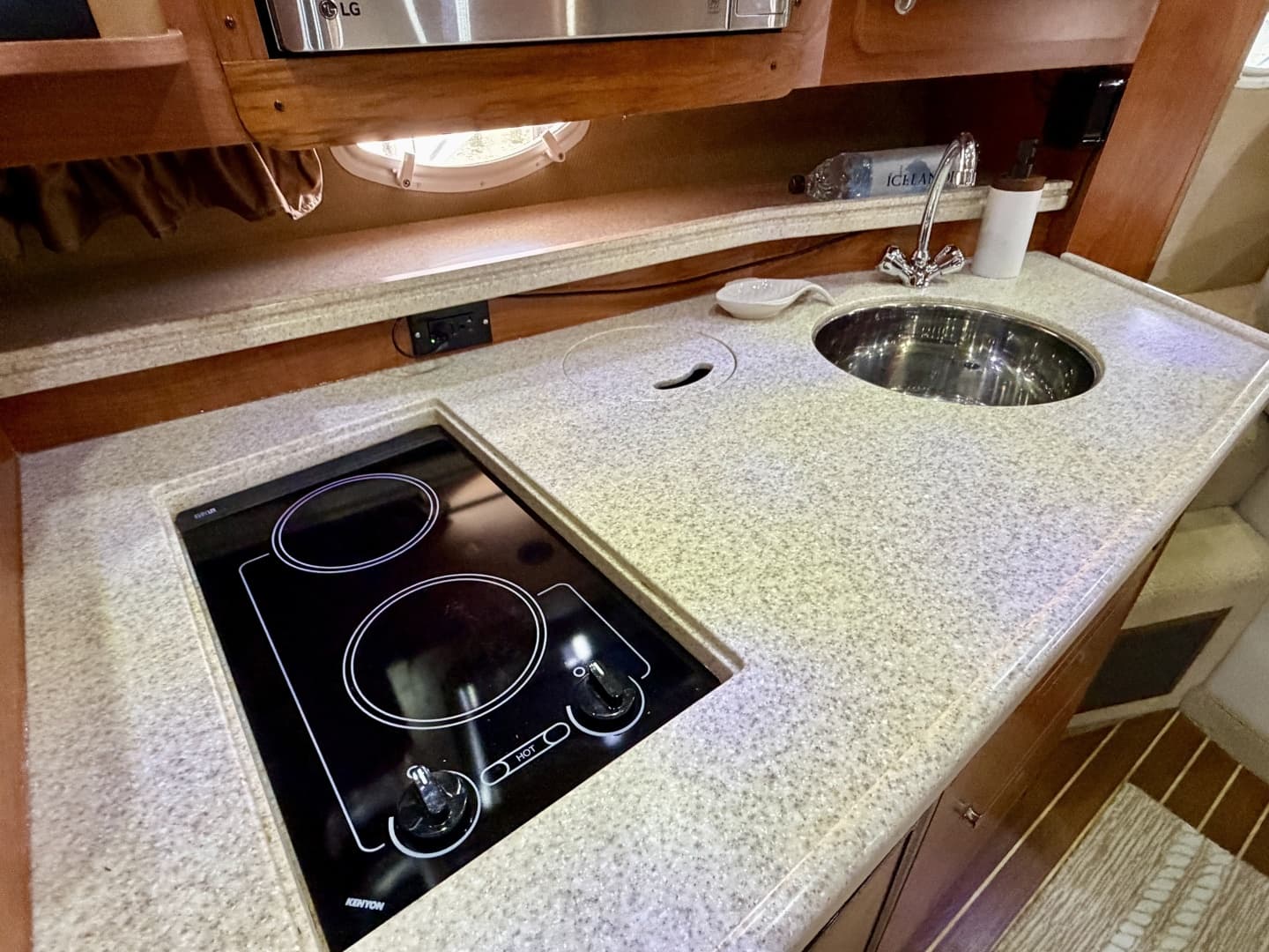 2007 Rinker 350 Express Cruiser