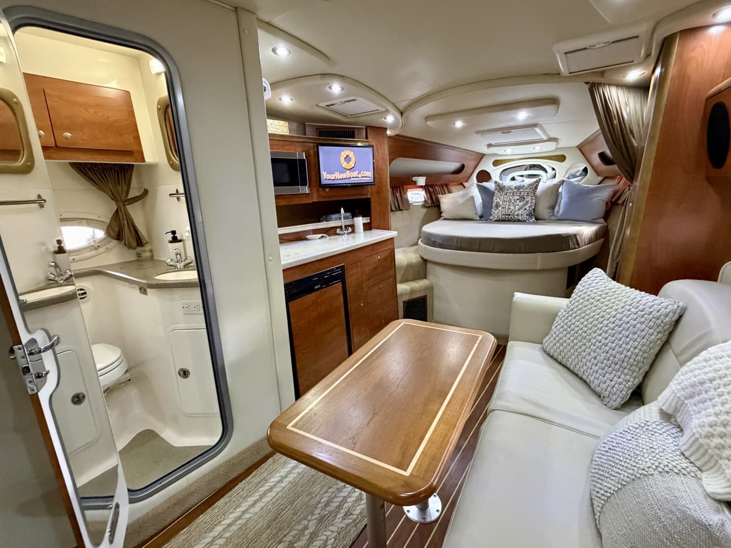 2007 Rinker 350 Express Cruiser