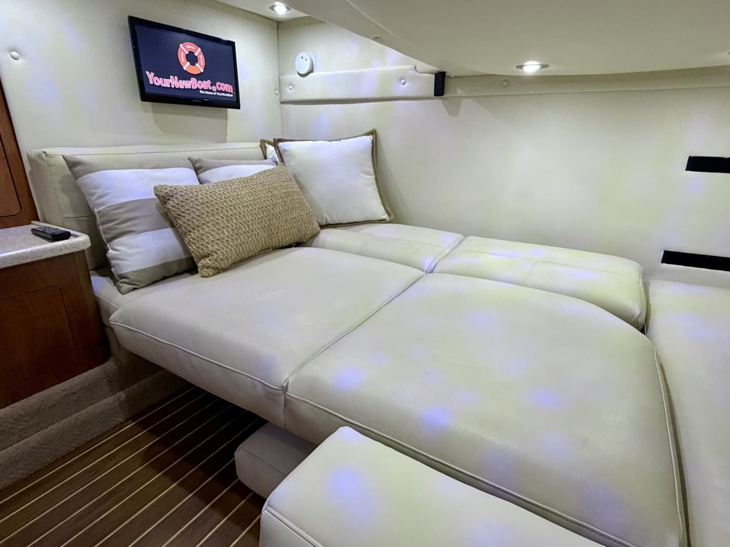 2007 Rinker 350 Express Cruiser