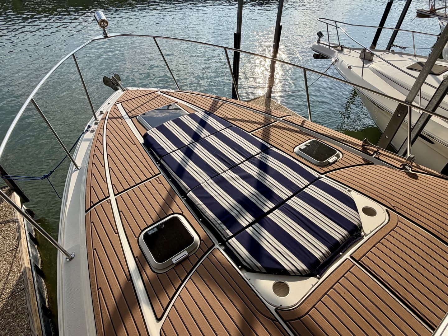 2007 Rinker 350 Express Cruiser