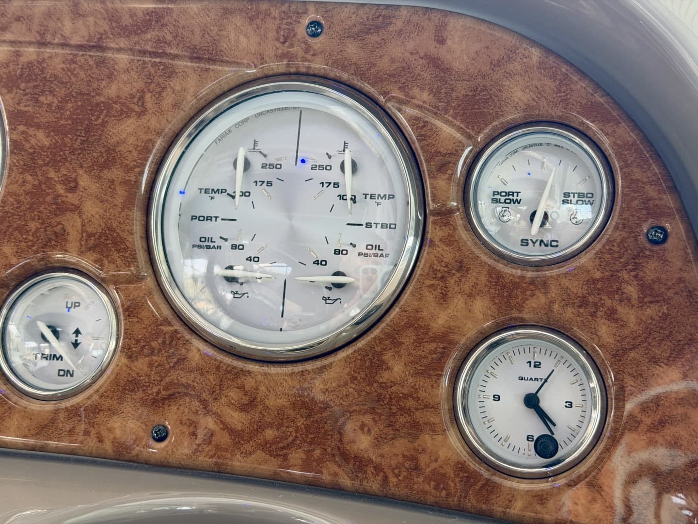 2007 Rinker 350 Express Cruiser