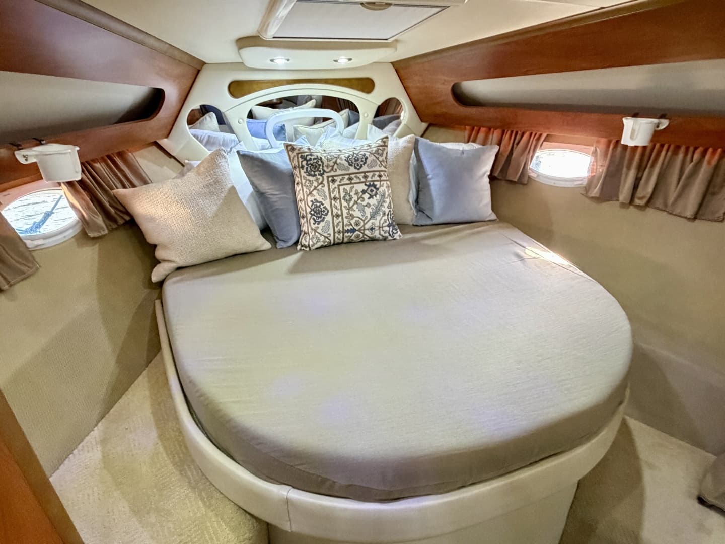 2007 Rinker 350 Express Cruiser