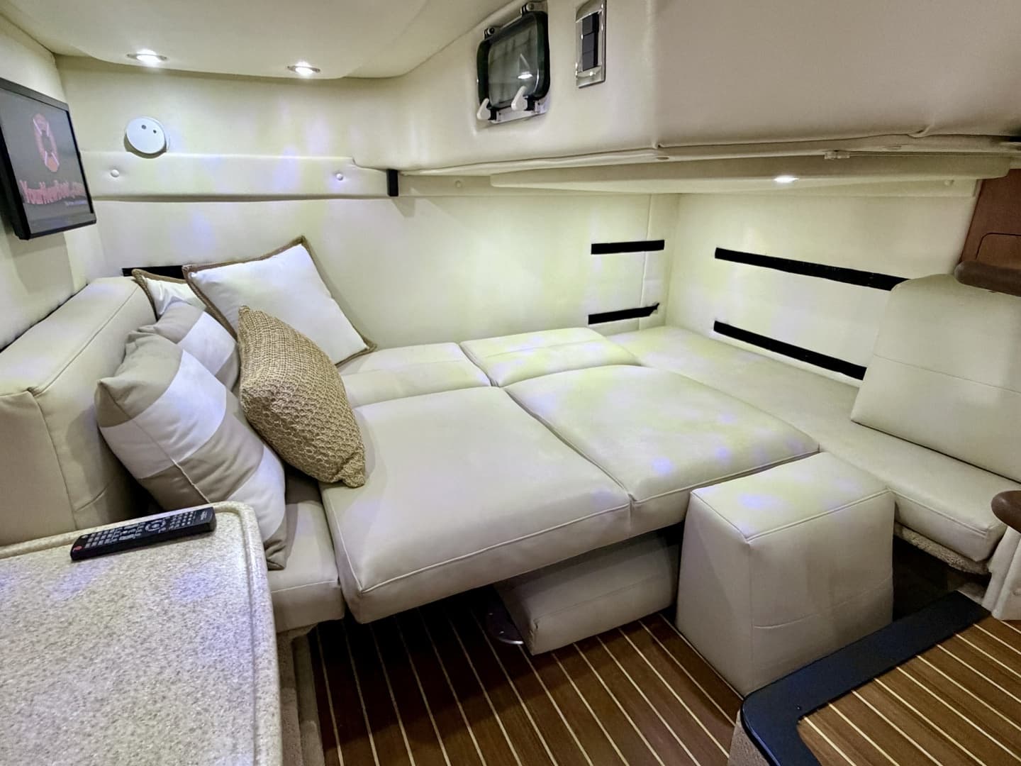 2007 Rinker 350 Express Cruiser