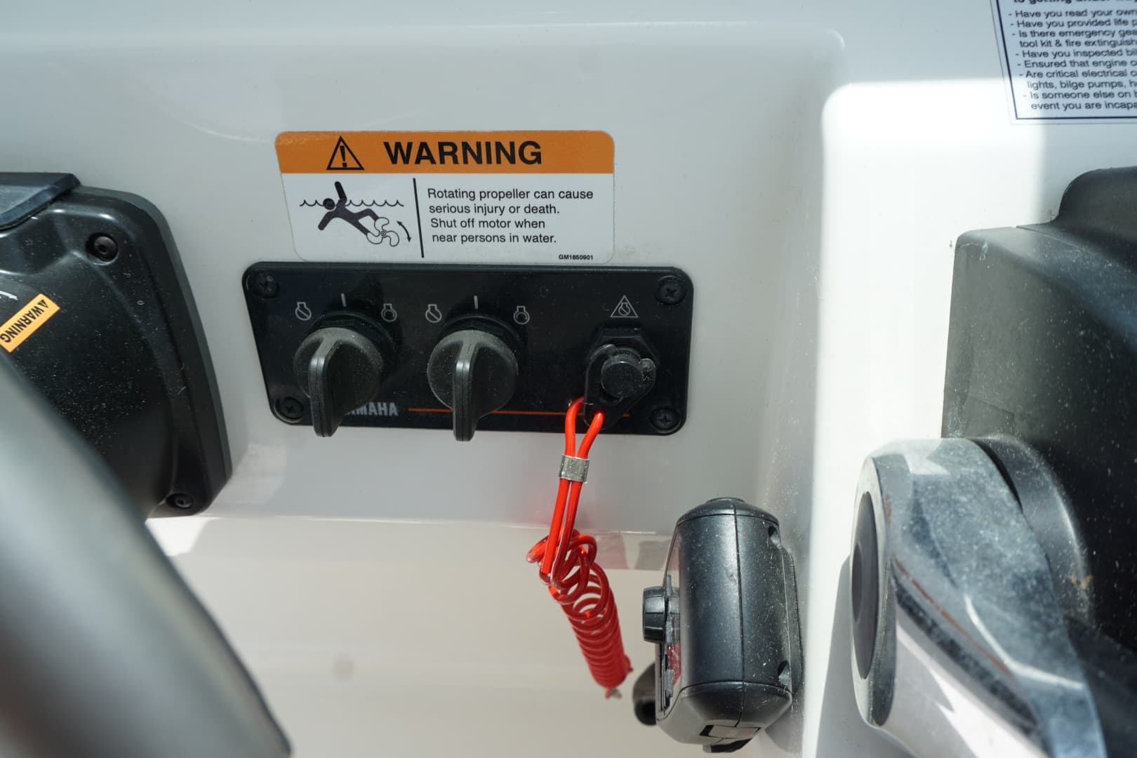 2024 23 World Cat 230 DC Yamaha Controls (2)