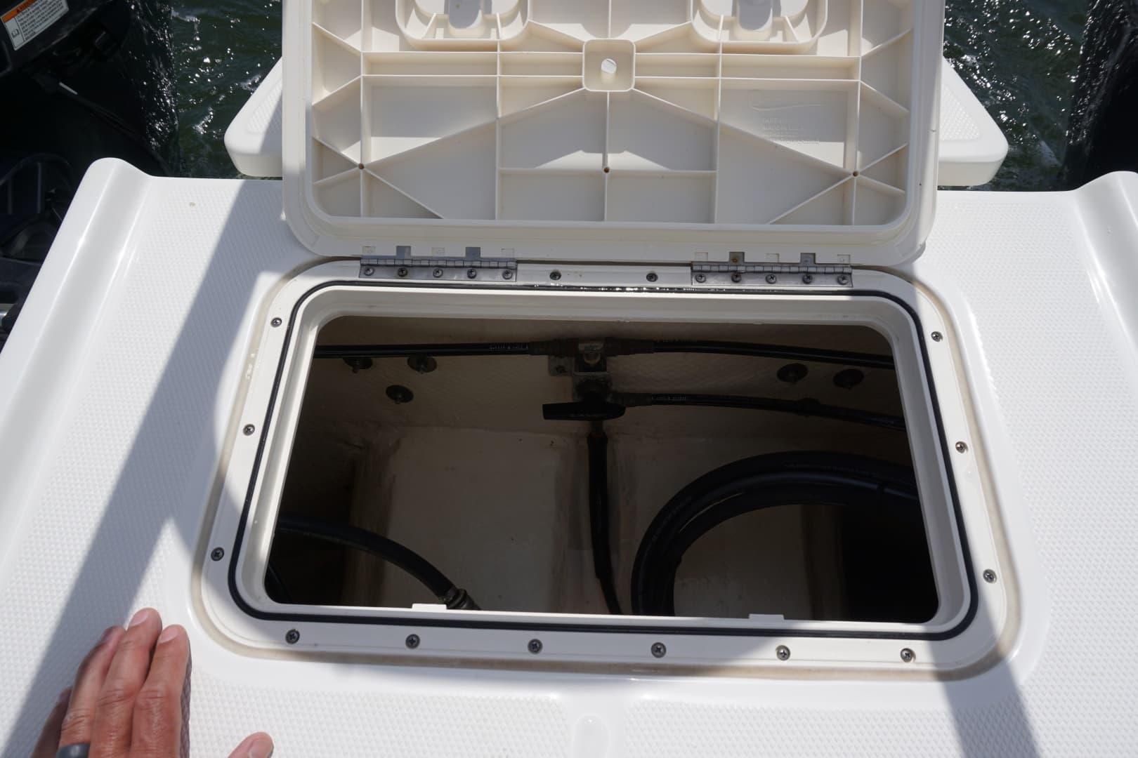 2024 23 World Cat 230 DC Aft Bilge Compartment (7)