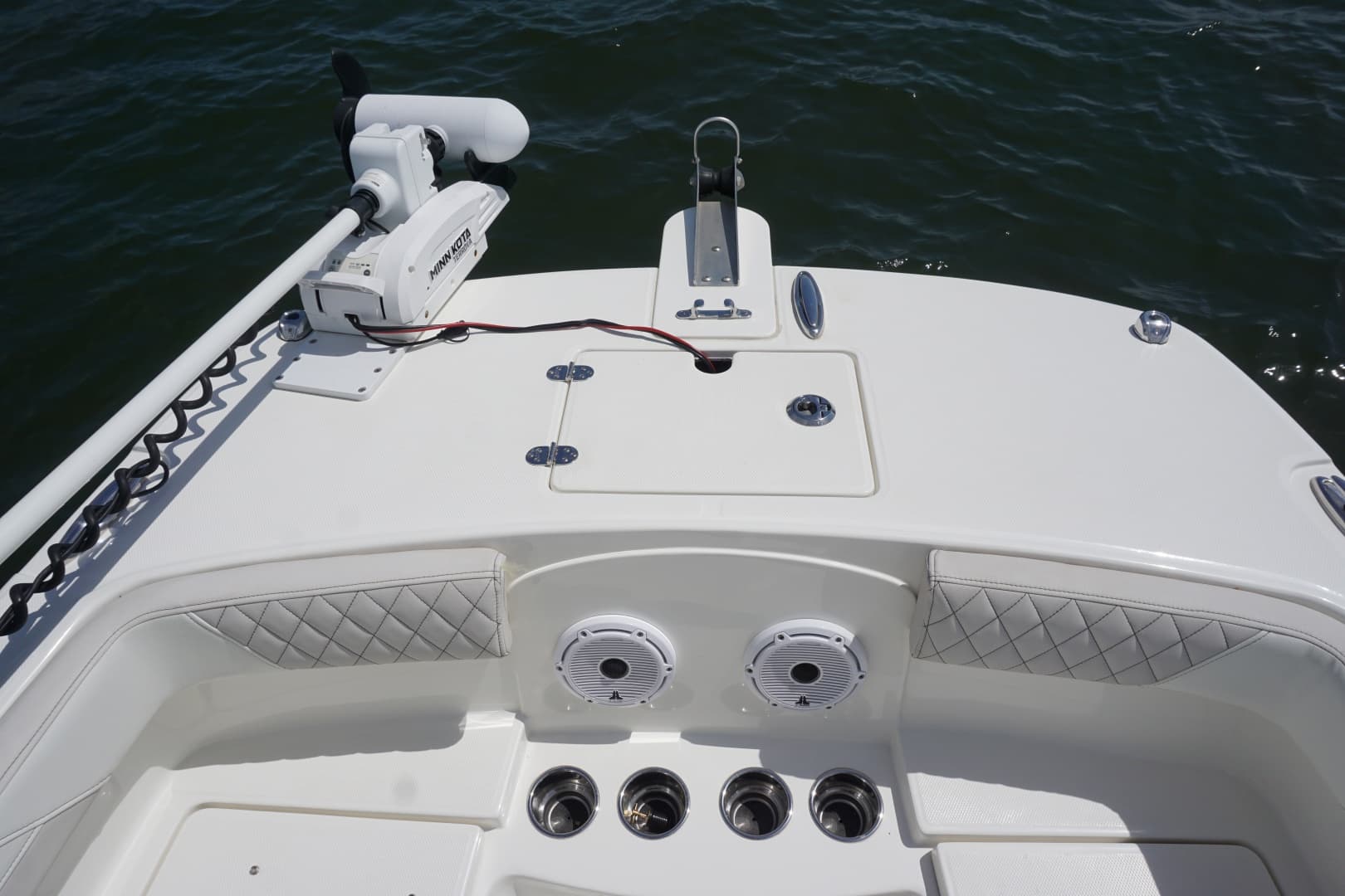 2024 23 World Cat 230 DC Transom Seating (4)