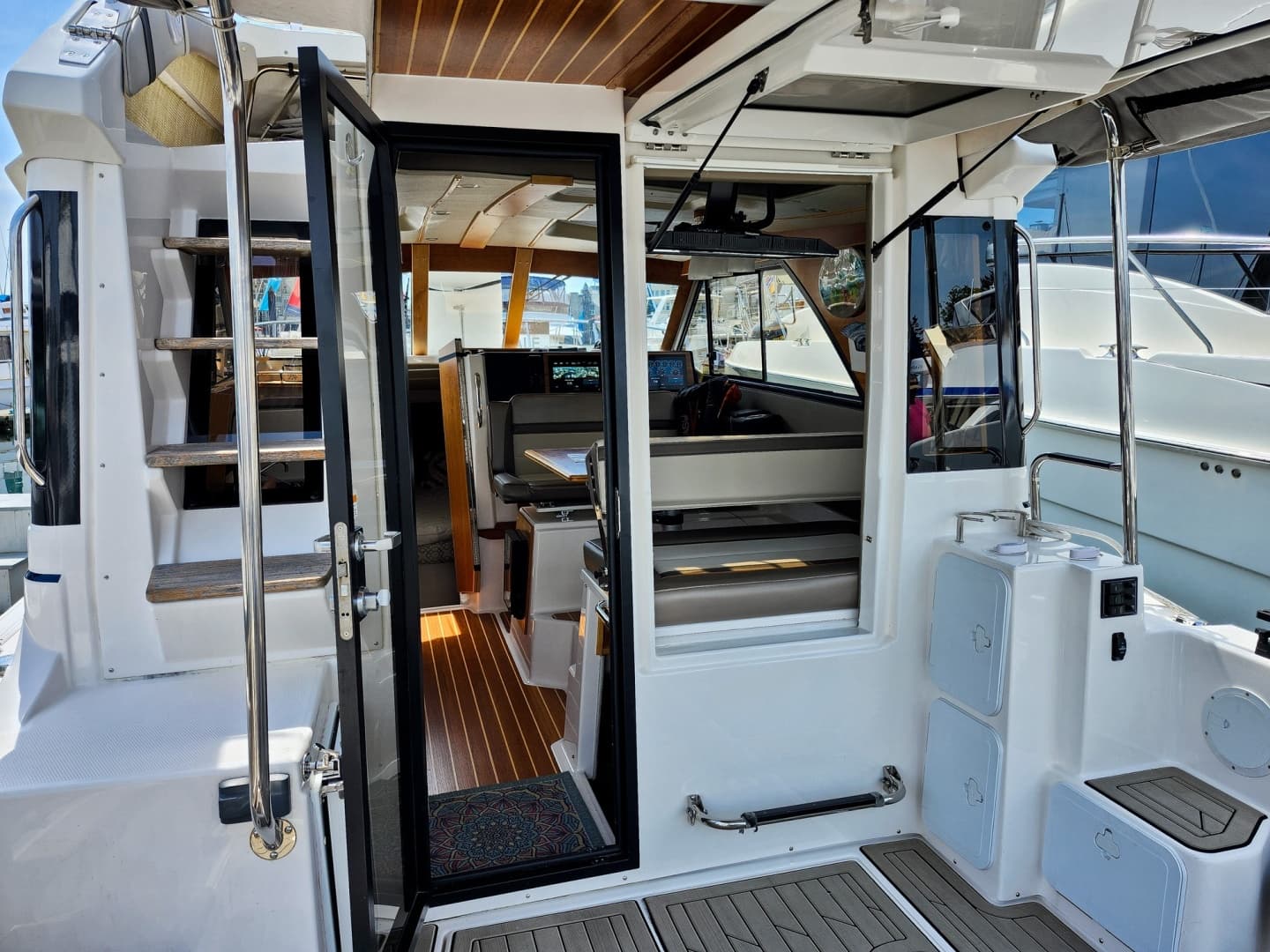 2022 Cutwater C-32 CB