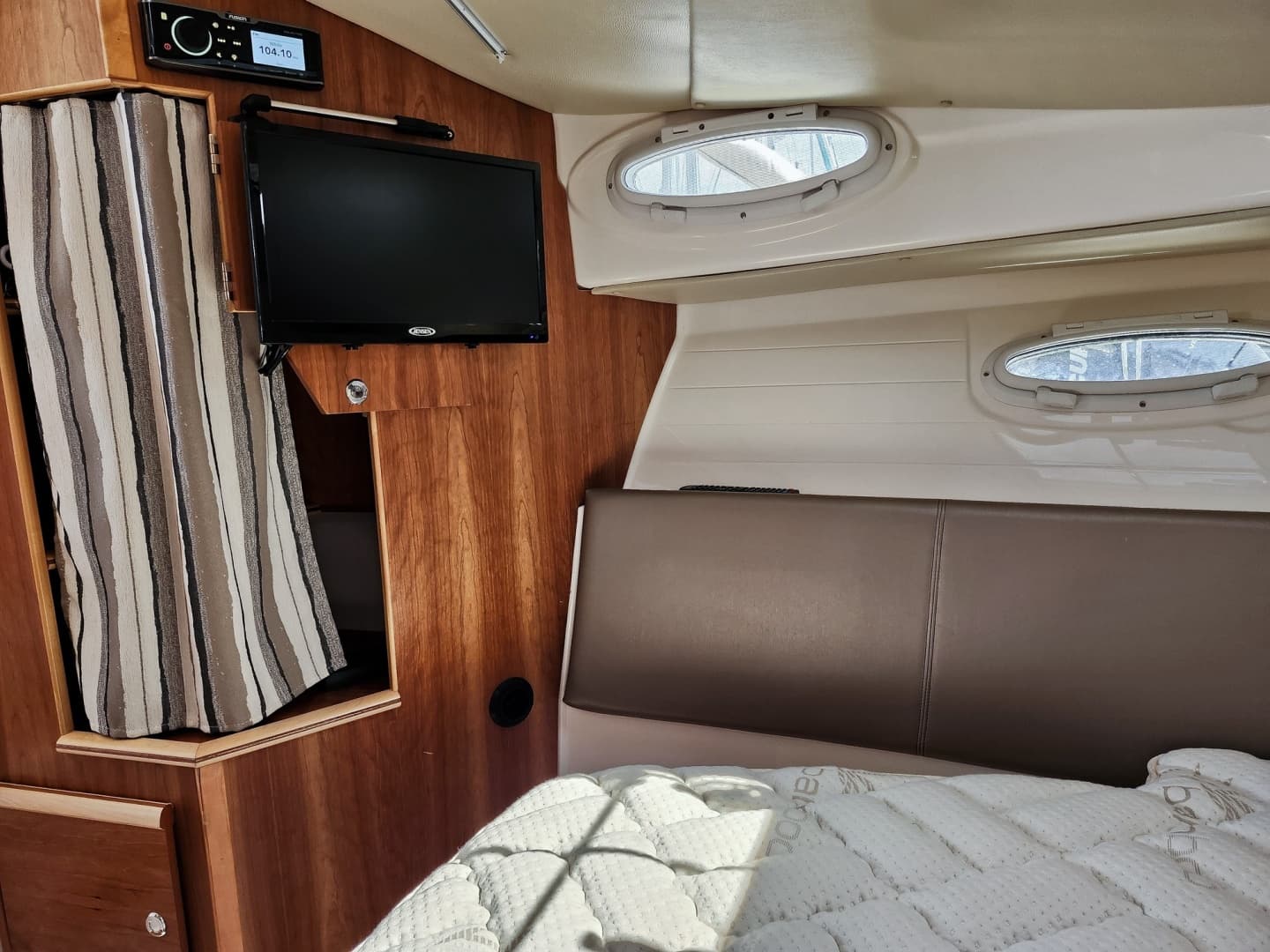 2022 Cutwater C-32 CB
