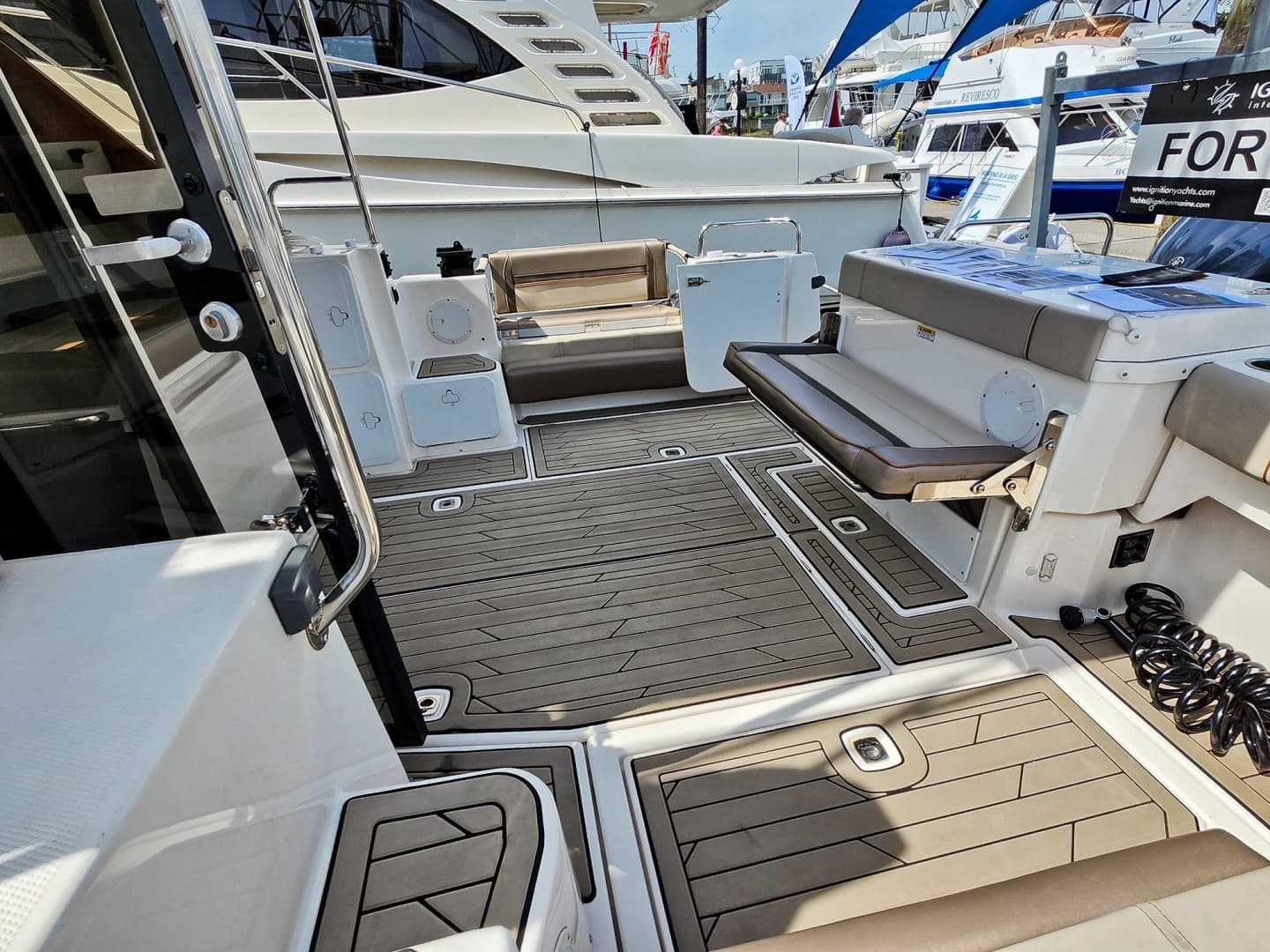 2022 Cutwater C-32 CB