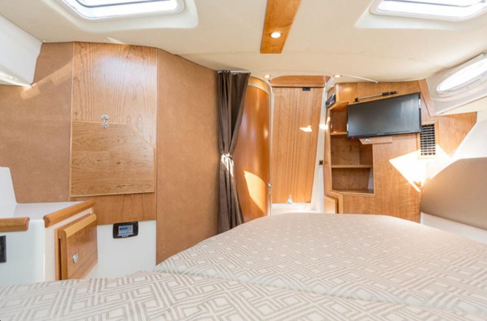 2022 Cutwater C-32 CB