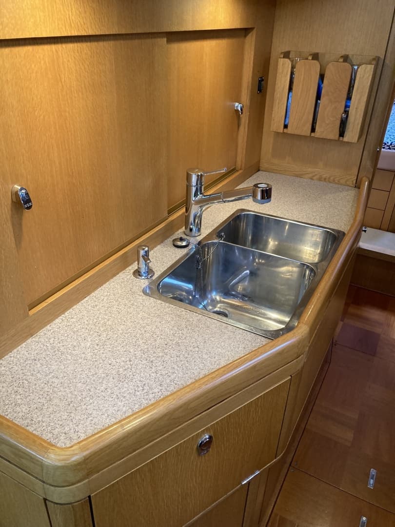 2008 Oyster 56 Deck Saloon