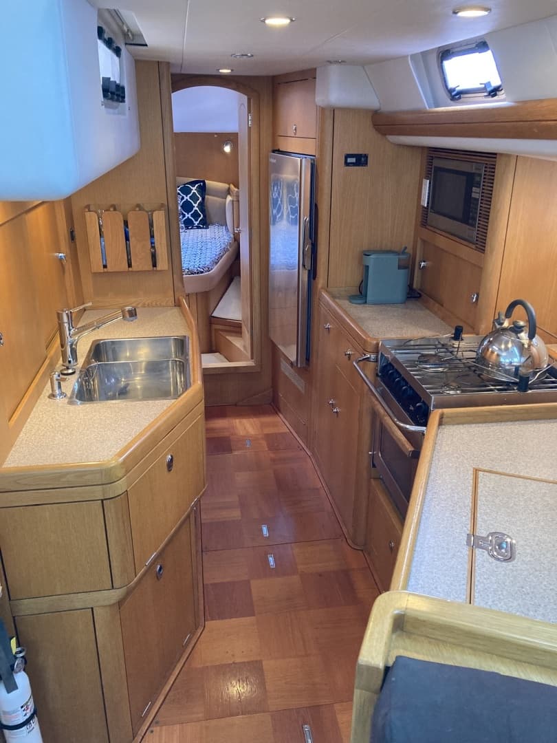 2008 Oyster 56 Deck Saloon