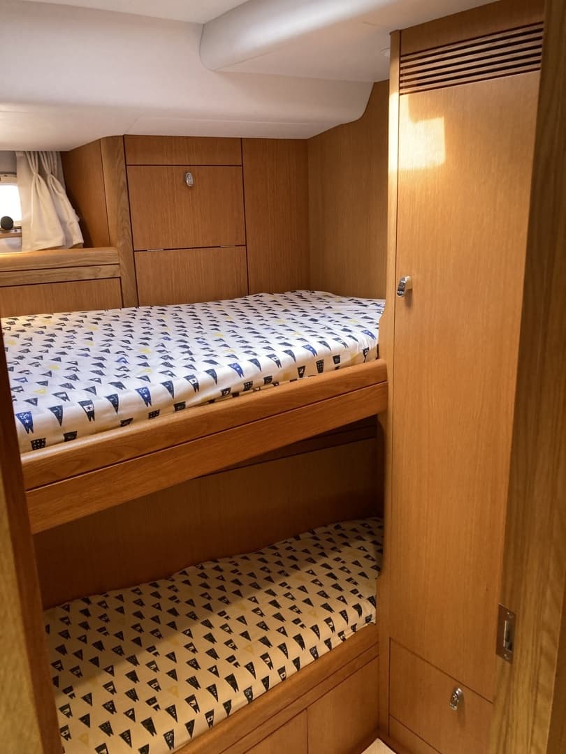 2008 Oyster 56 Deck Saloon