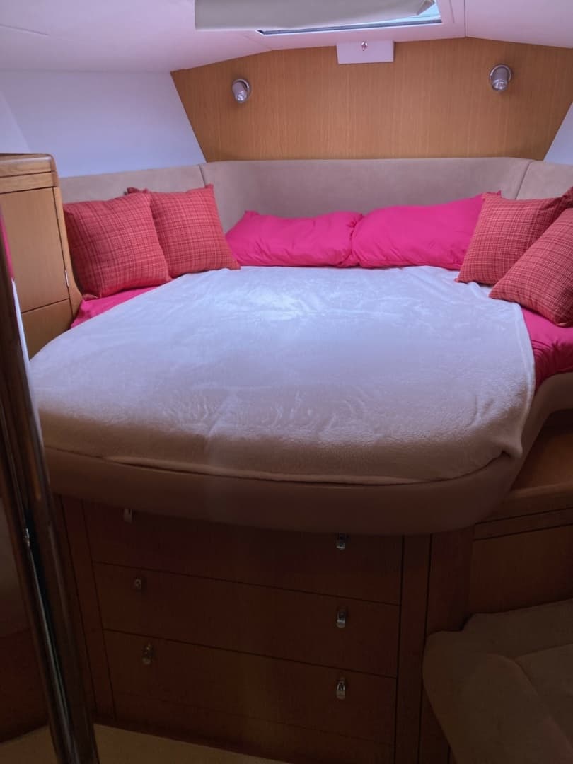 2008 Oyster 56 Deck Saloon