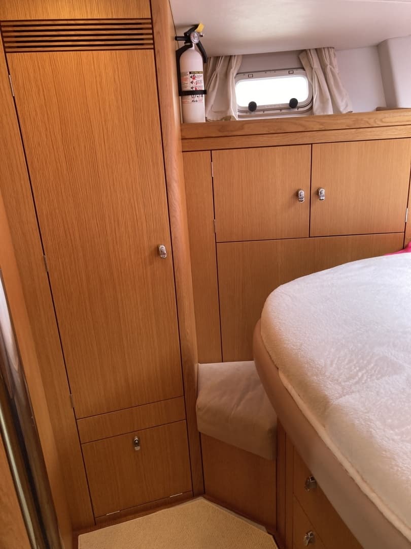 2008 Oyster 56 Deck Saloon