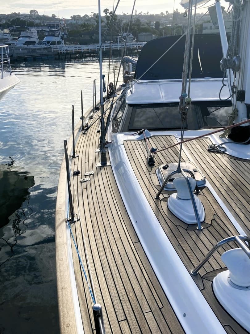 2008 Oyster 56 Deck Saloon