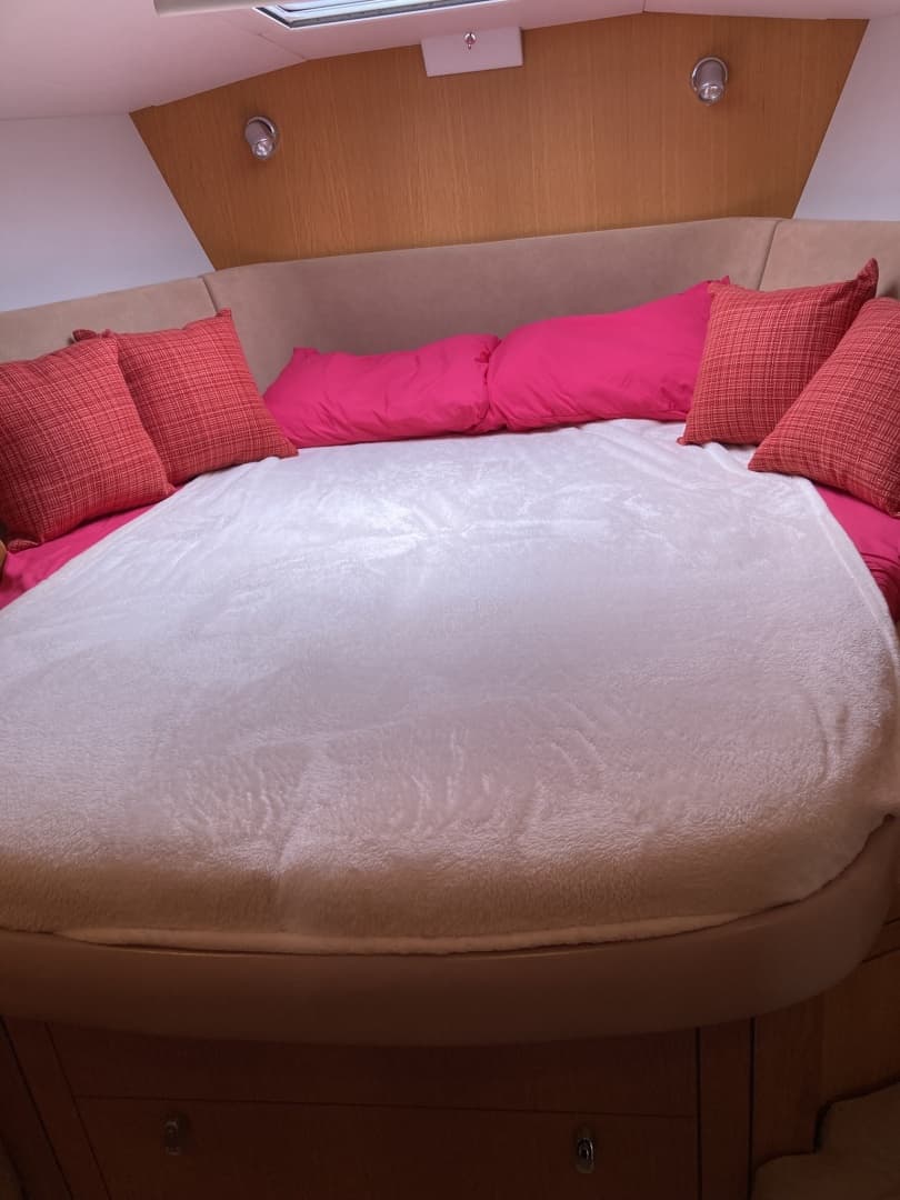 2008 Oyster 56 Deck Saloon