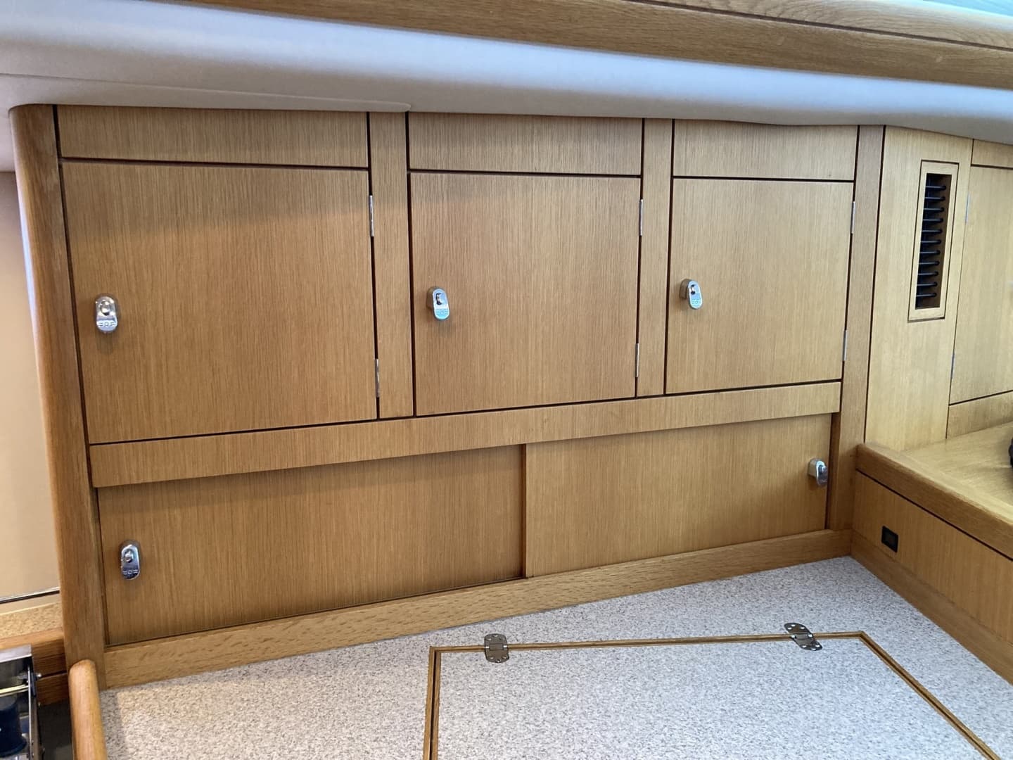 2008 Oyster 56 Deck Saloon