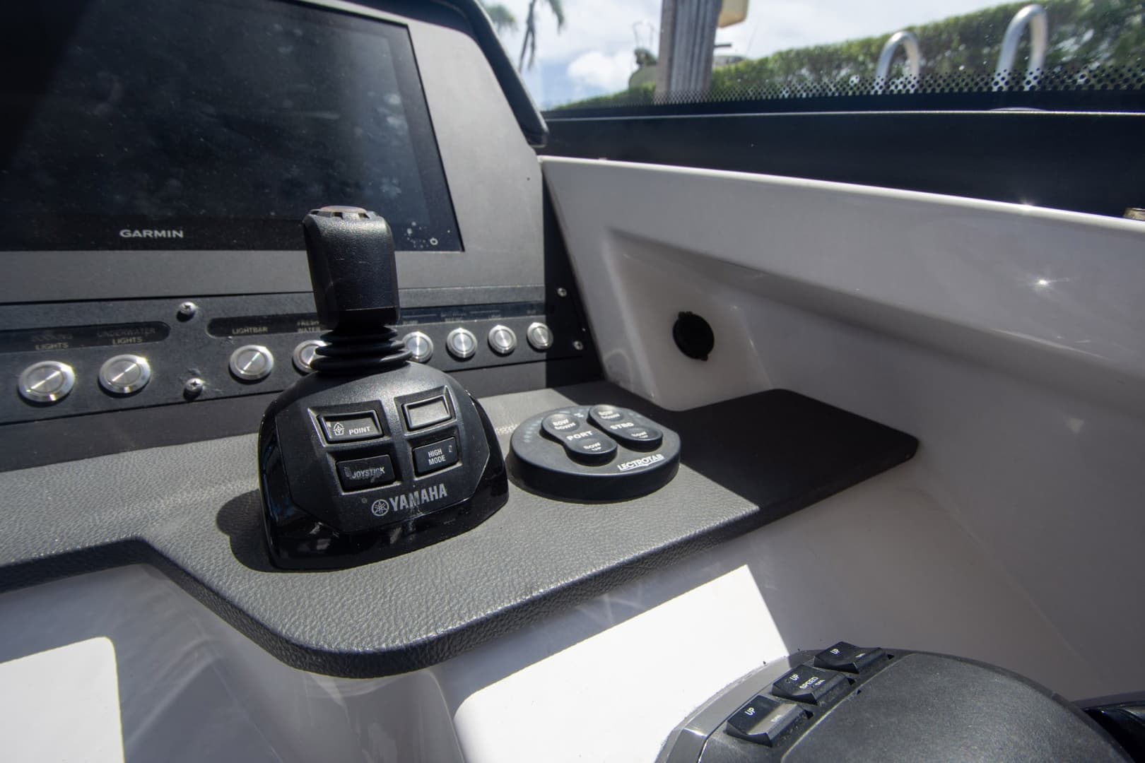 2019 Everglades 340 Dual Console