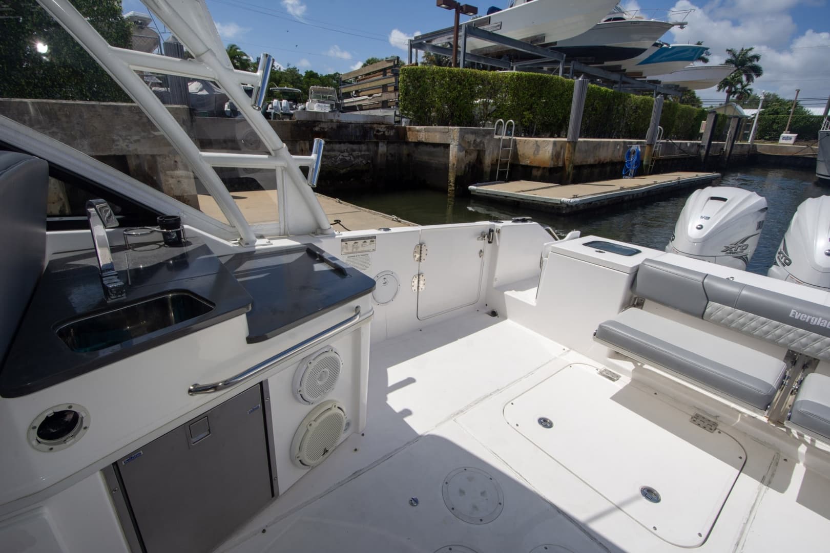 2019 Everglades 340 Dual Console