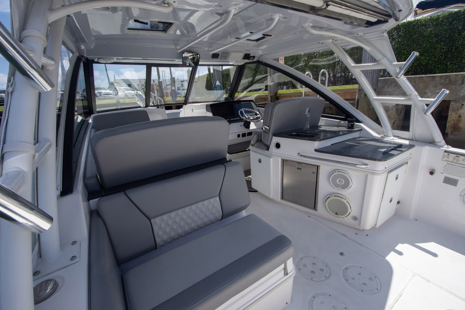 2019 Everglades 340 Dual Console