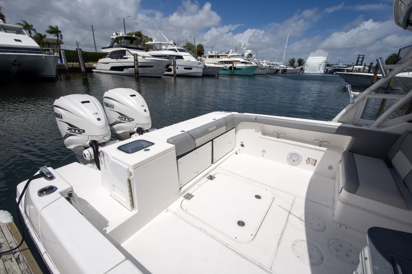 2019 Everglades 340 Dual Console