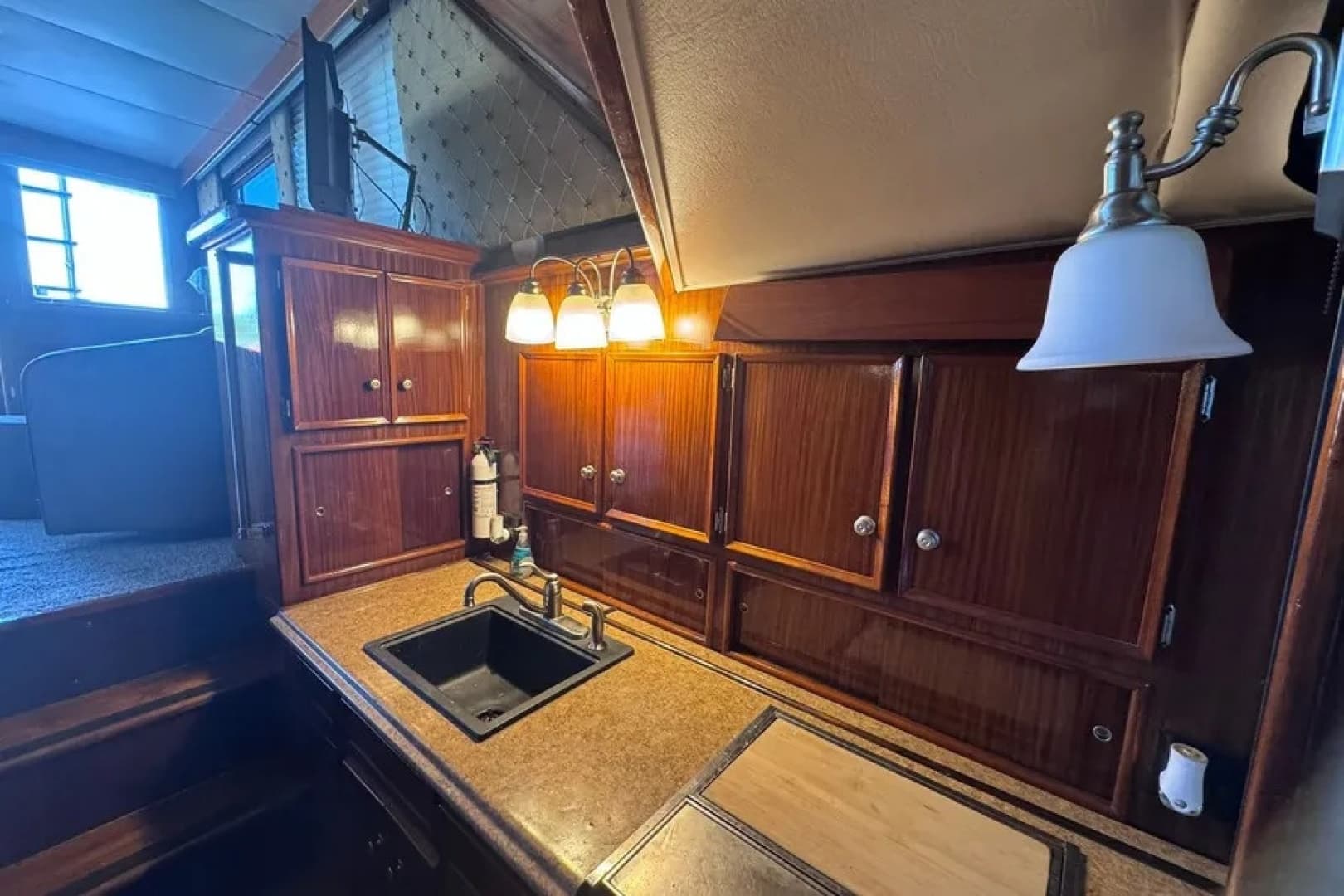 1981 Hatteras 43 Convertible