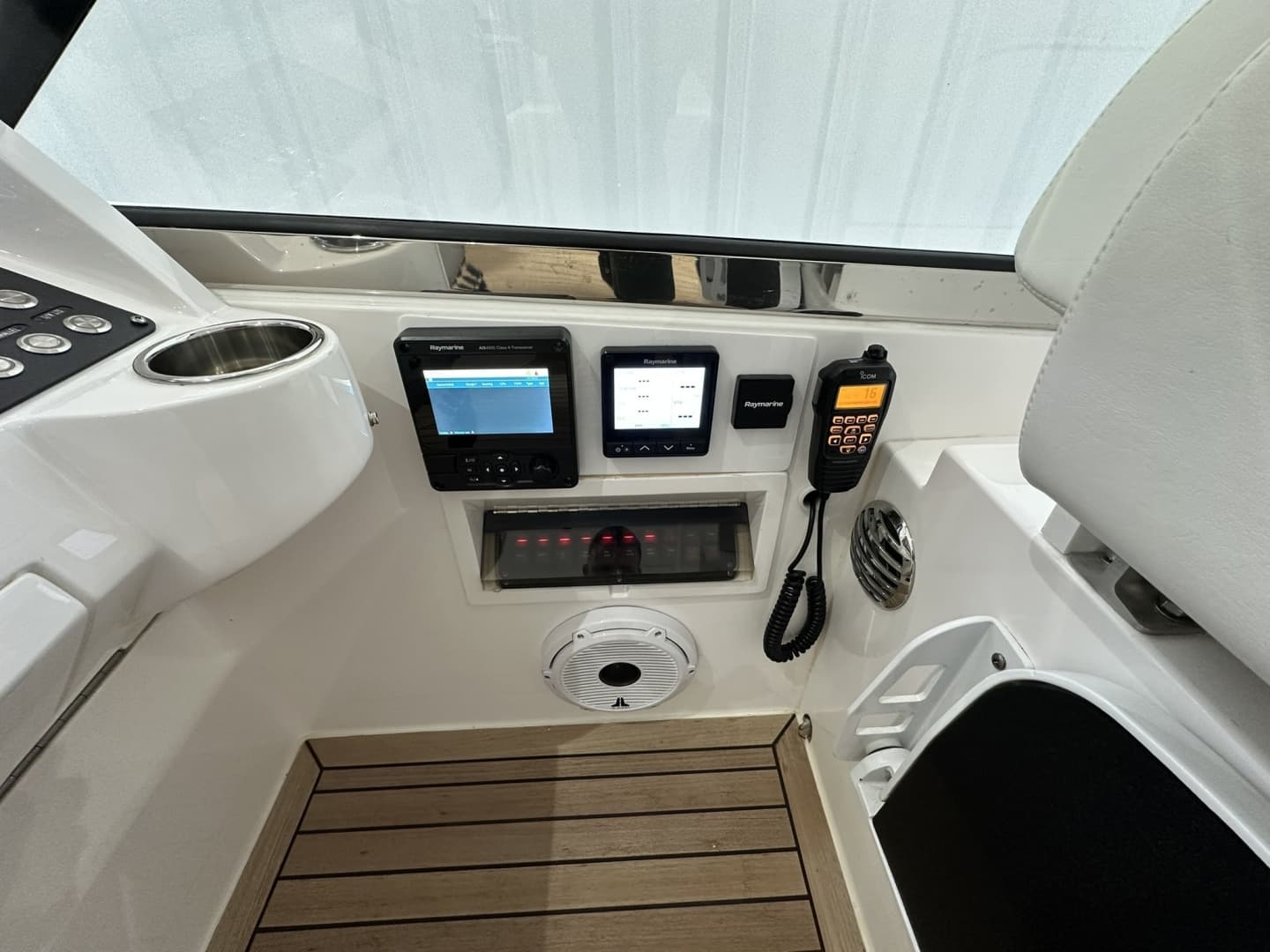 2020 Intrepid 475 Sport Yacht