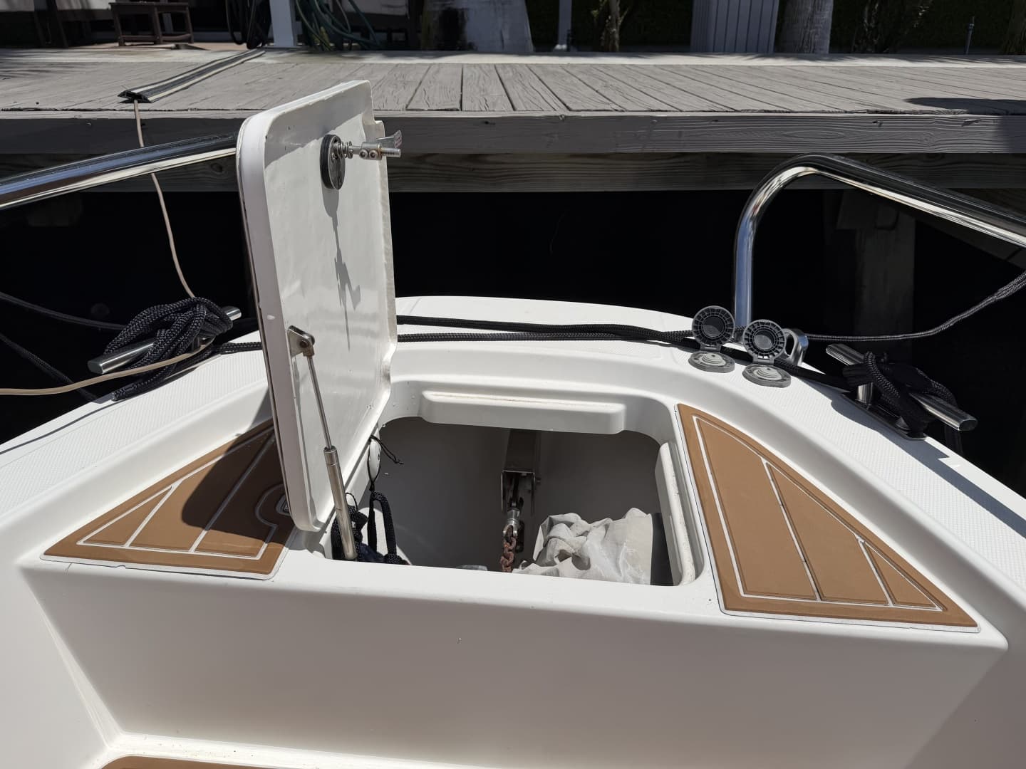 Nimbus 26 - Anchor Locker
