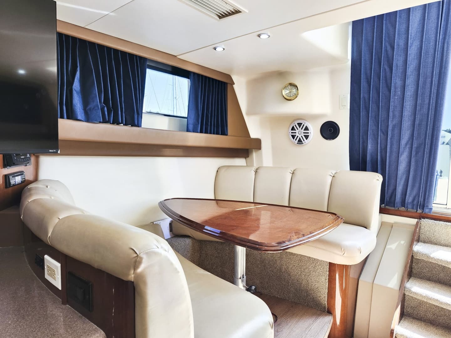 2007 Carver 36 Mariner