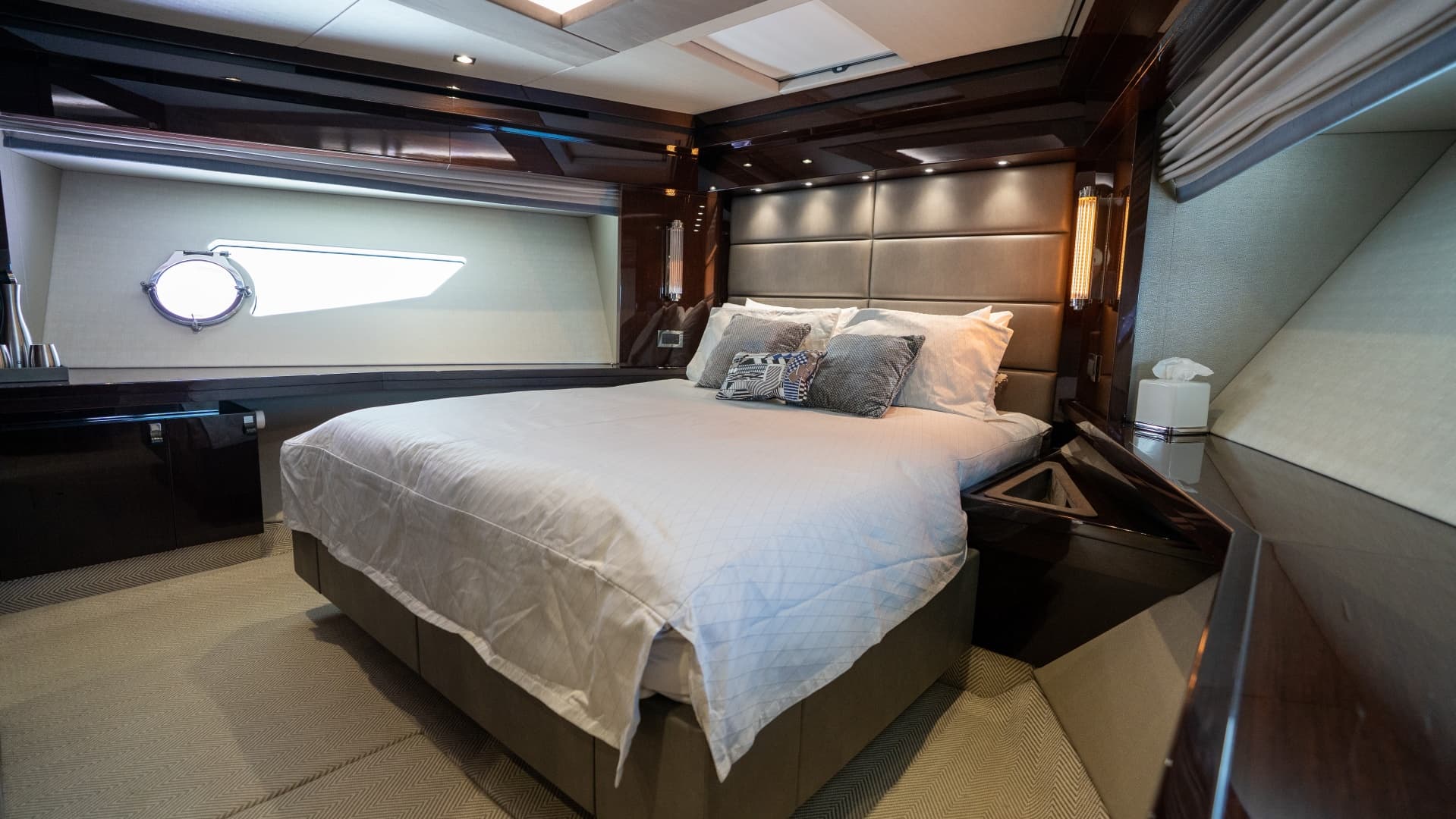 2017 Sunseeker 86 Yacht
