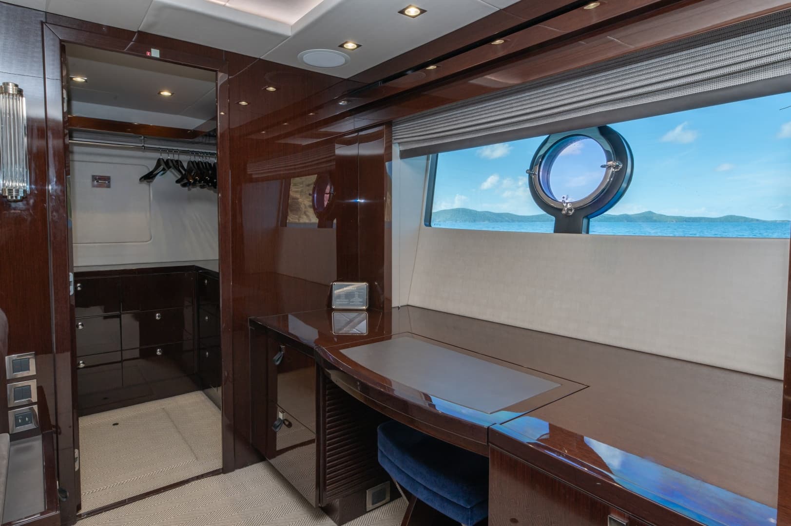 2017 Sunseeker 86 Yacht