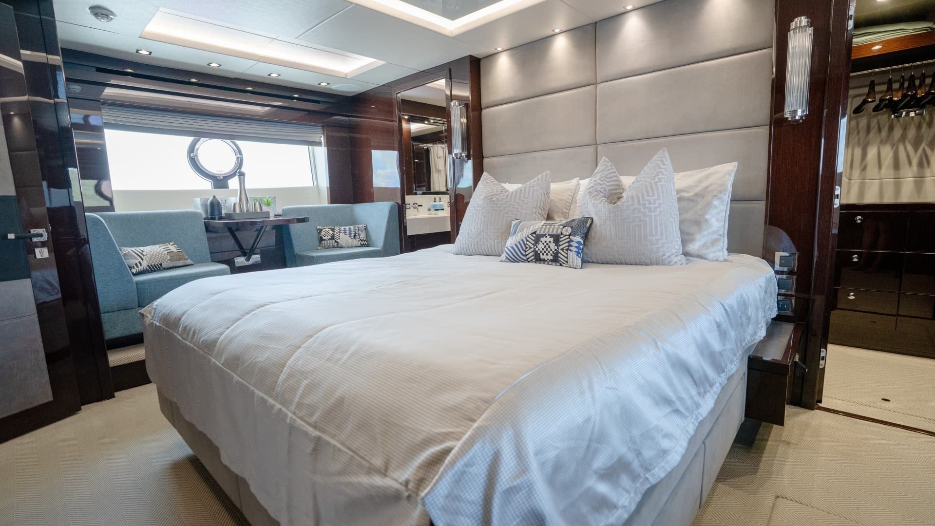 2017 Sunseeker 86 Yacht