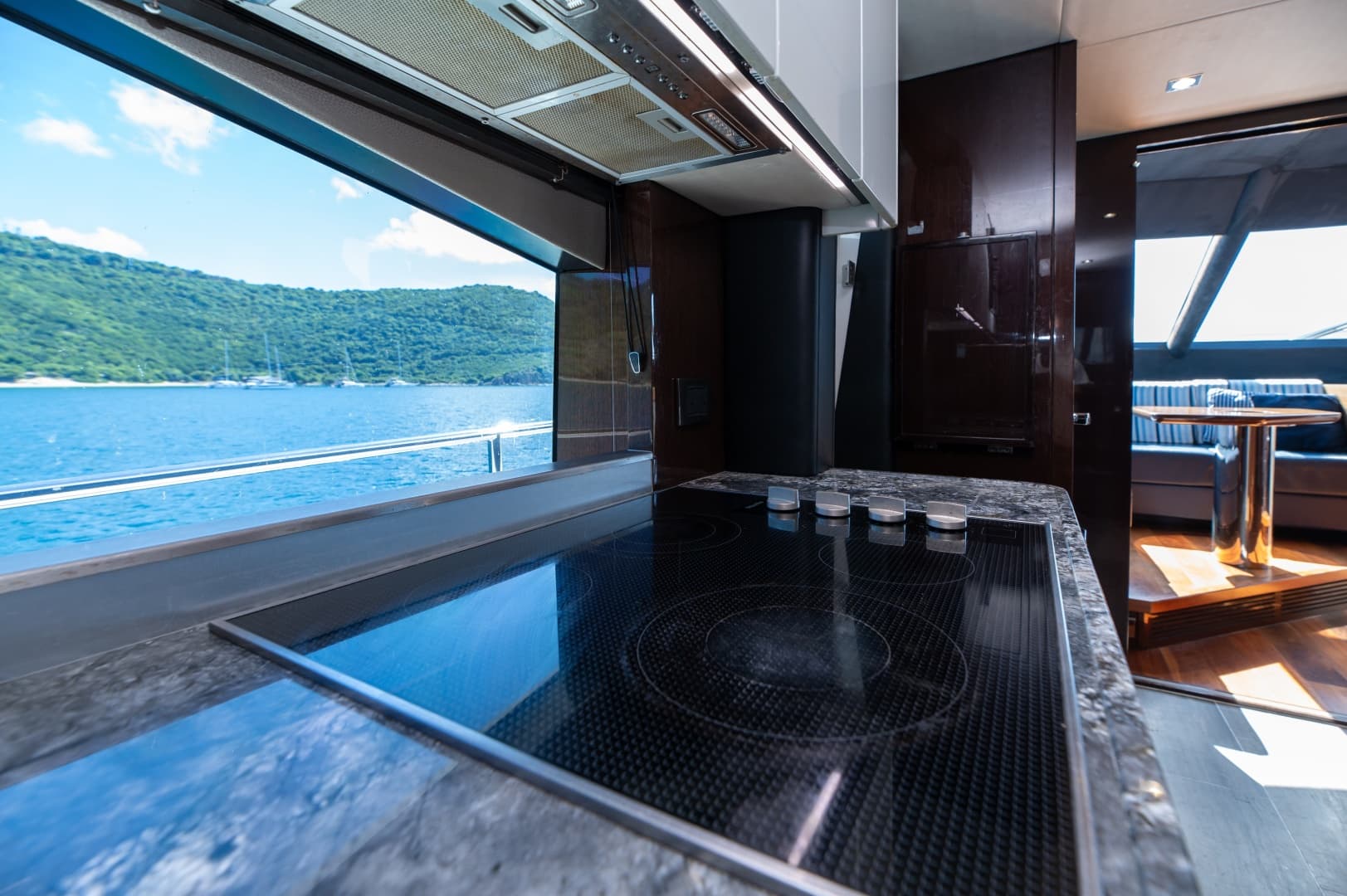 2017 Sunseeker 86 Yacht