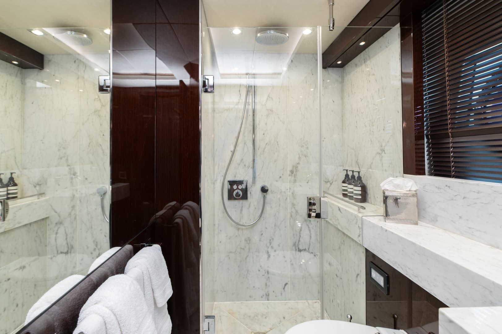 2017 Sunseeker 86 Yacht