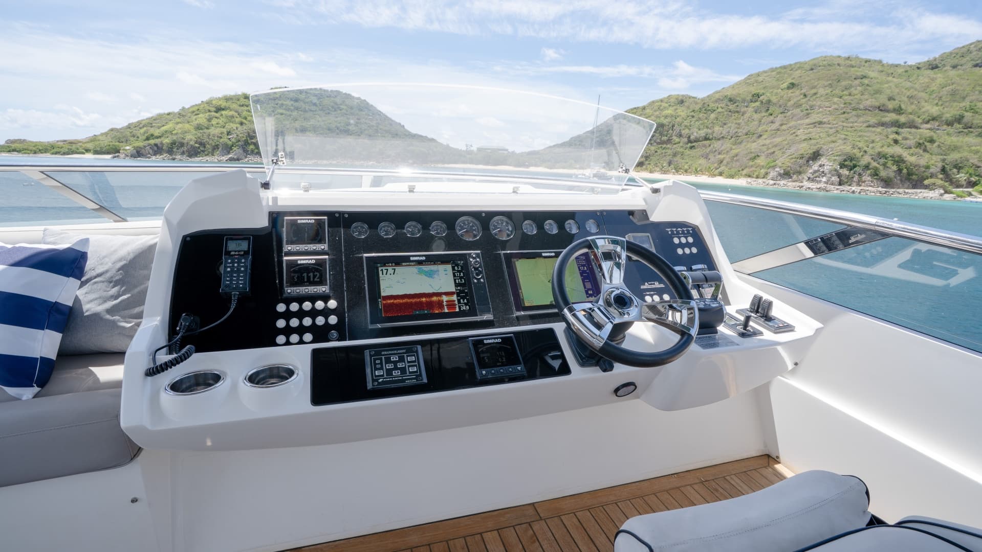 2017 Sunseeker 86 Yacht