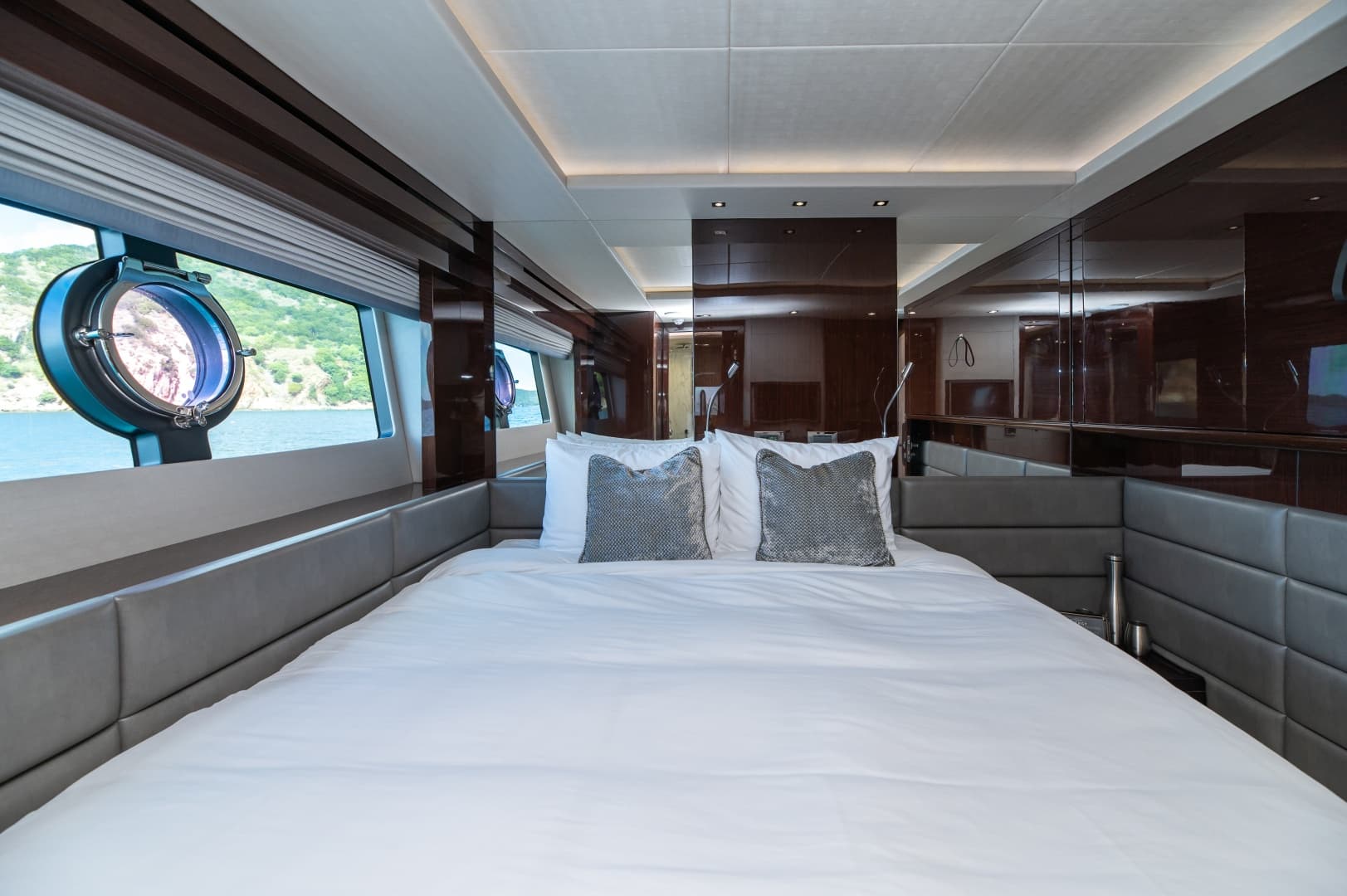 2017 Sunseeker 86 Yacht