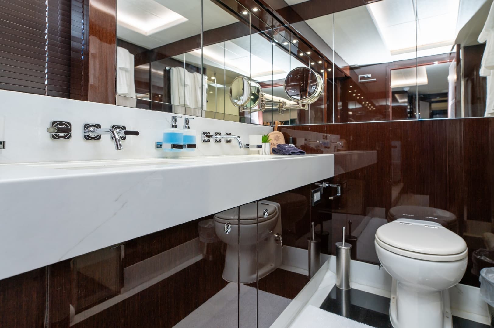 2017 Sunseeker 86 Yacht