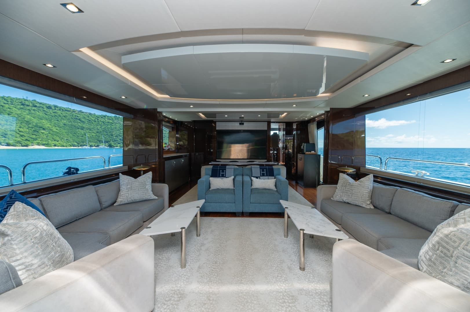 2017 Sunseeker 86 Yacht