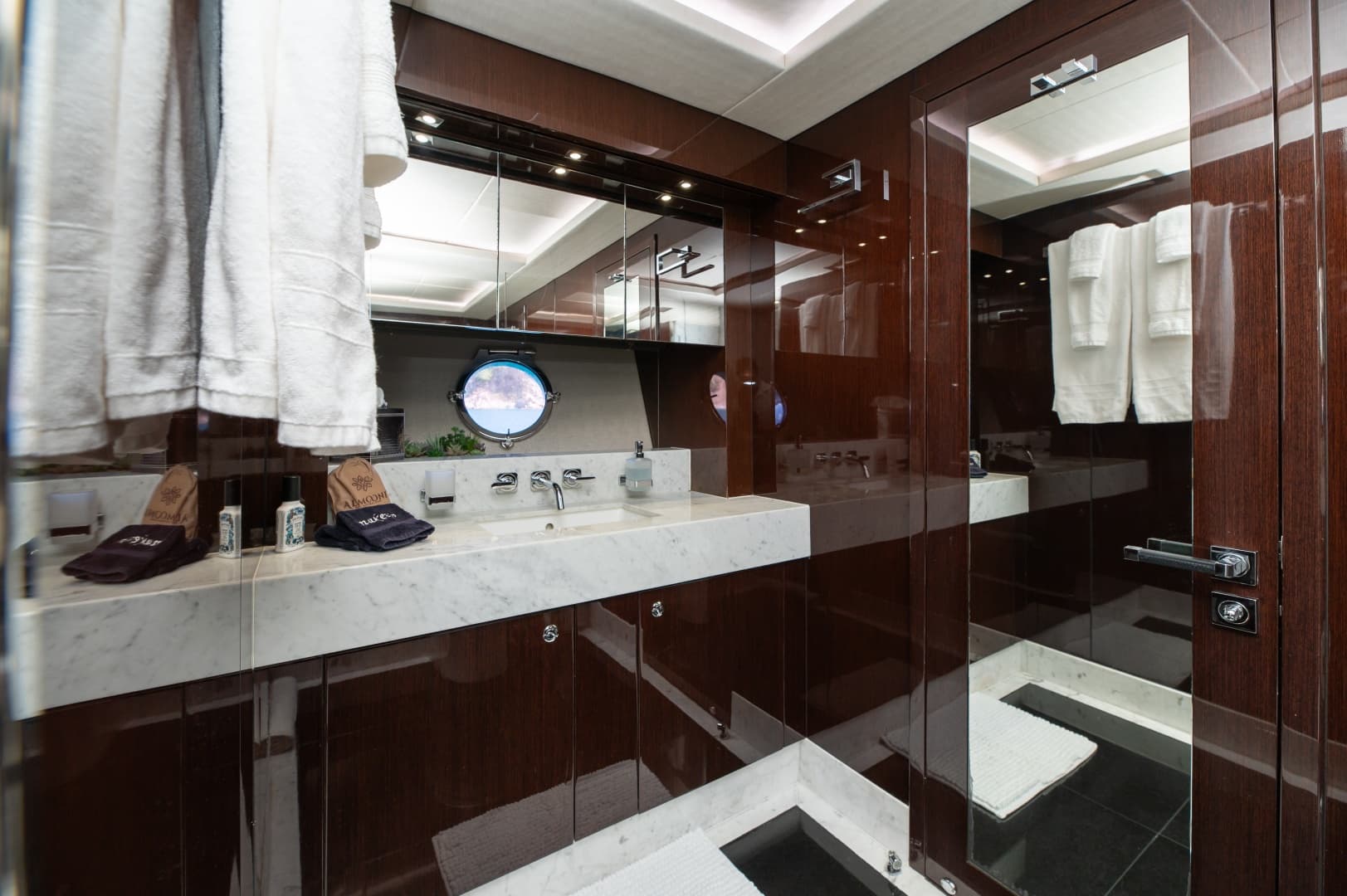 2017 Sunseeker 86 Yacht