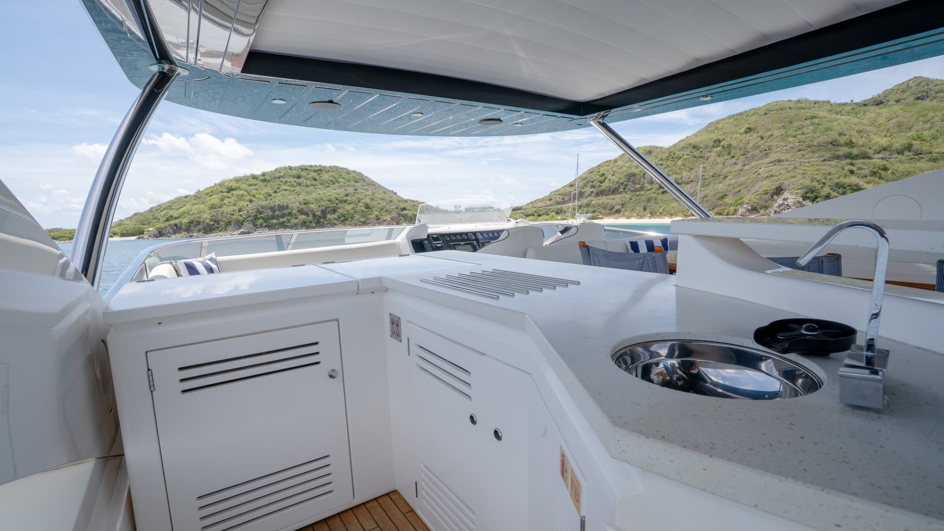 2017 Sunseeker 86 Yacht