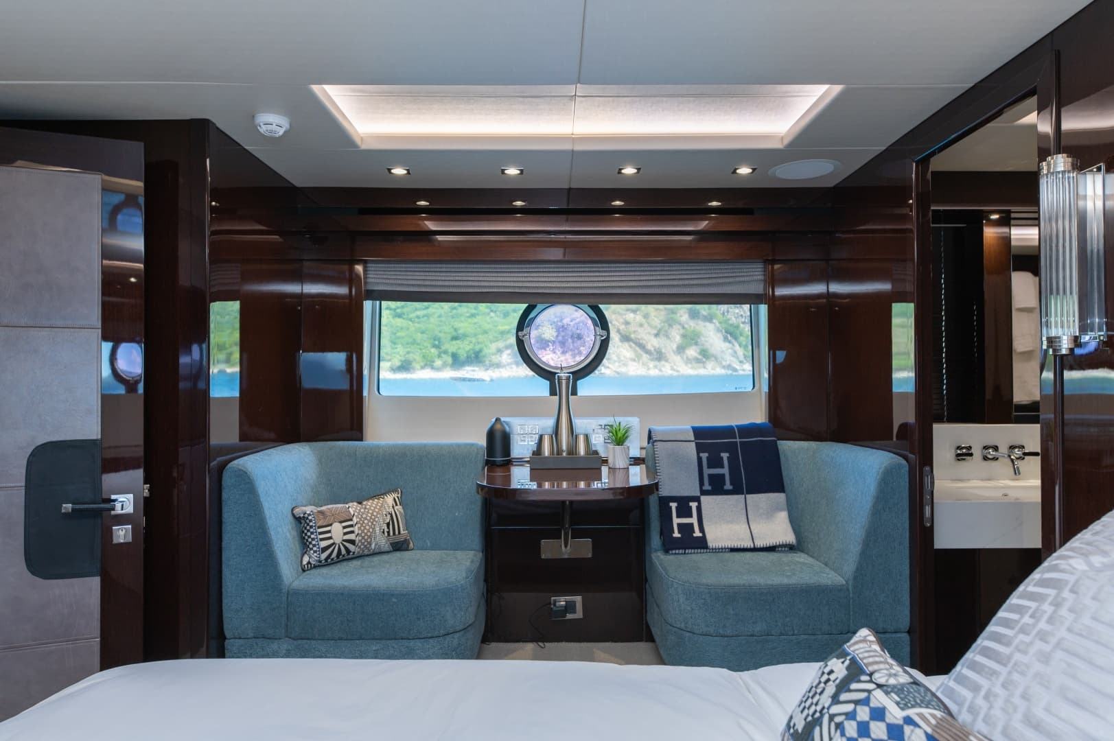 2017 Sunseeker 86 Yacht