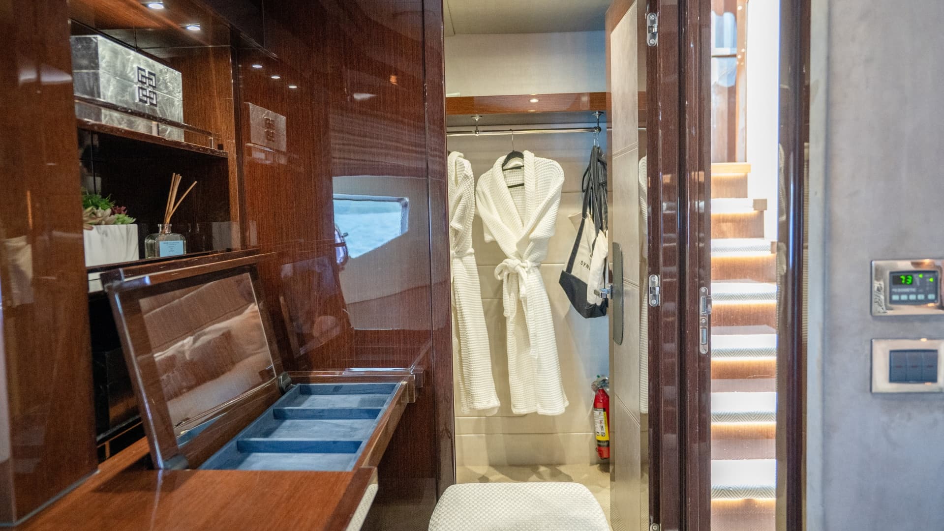 2017 Sunseeker 86 Yacht
