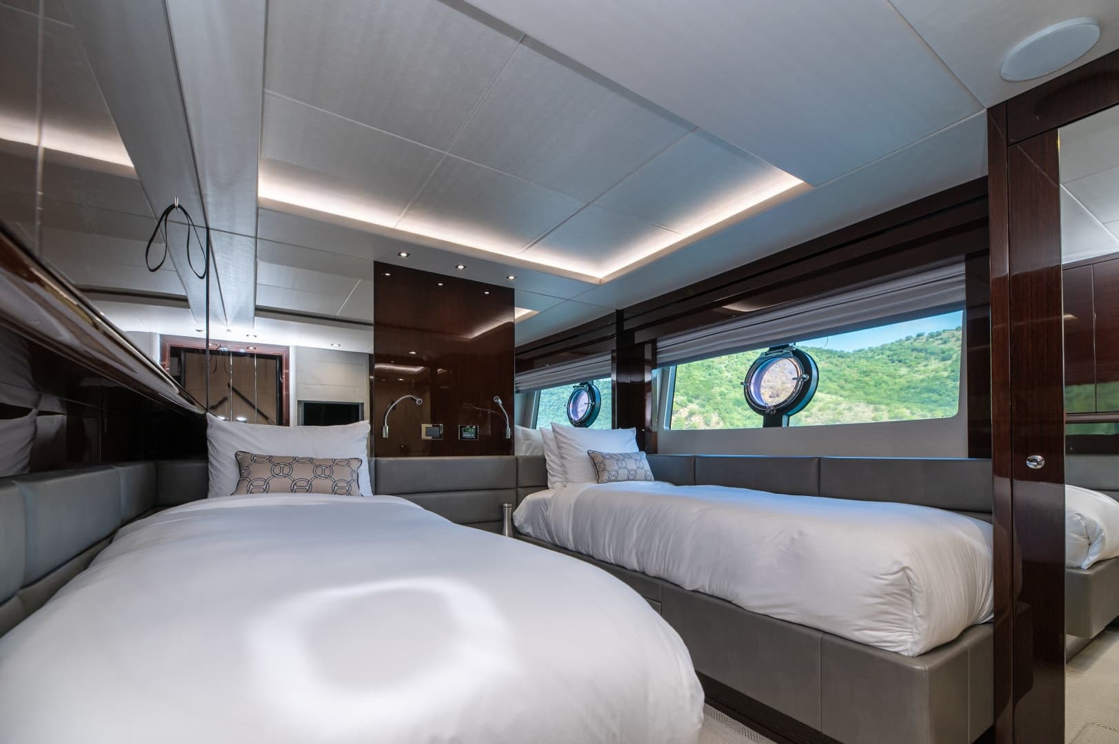 2017 Sunseeker 86 Yacht