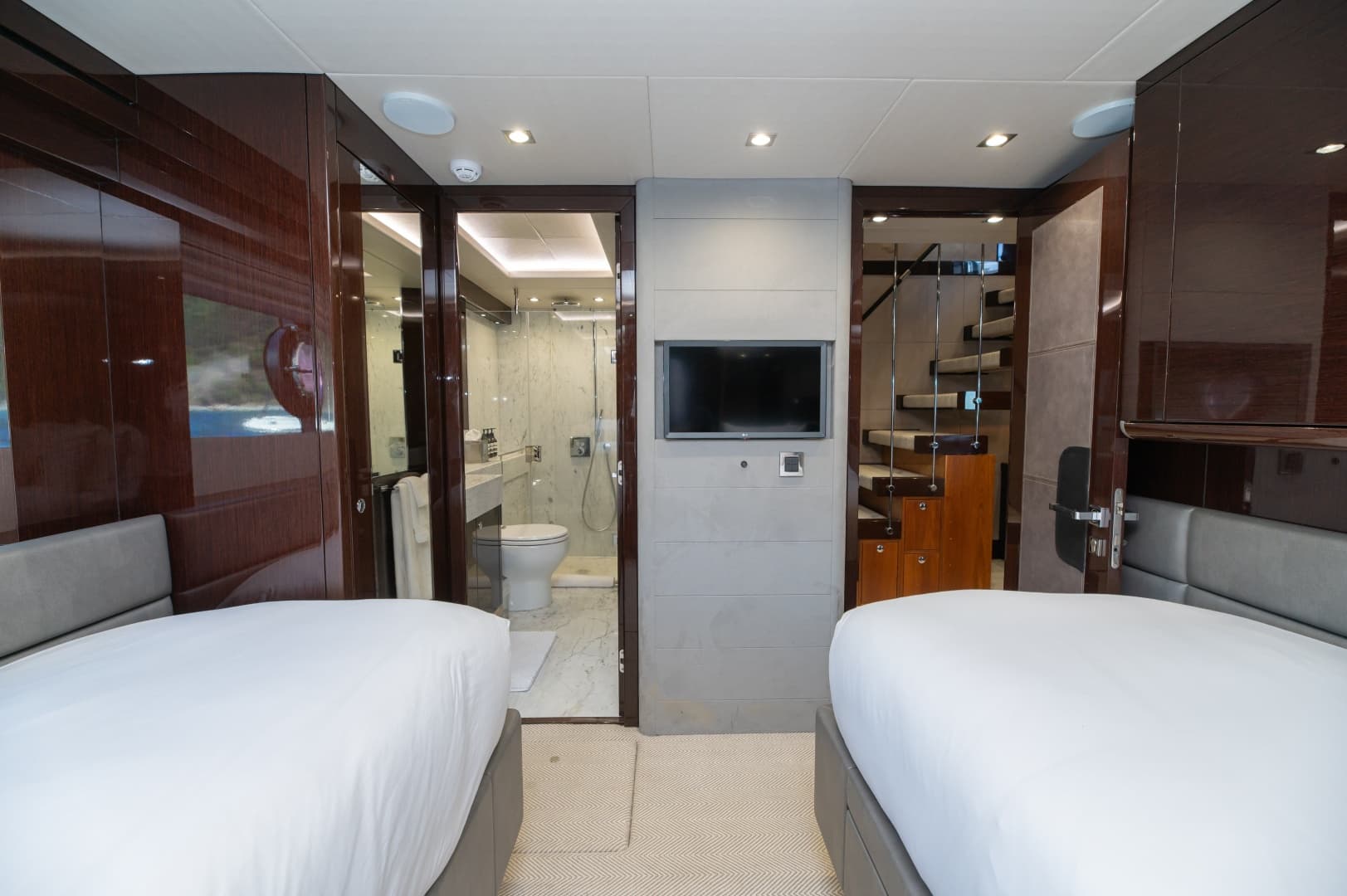 2017 Sunseeker 86 Yacht