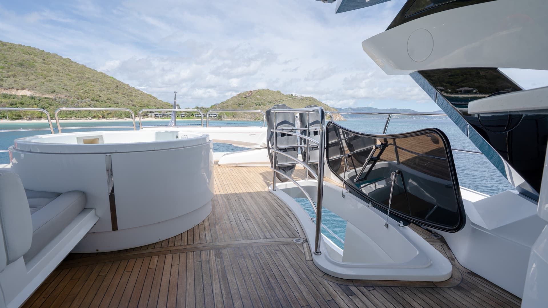 2017 Sunseeker 86 Yacht