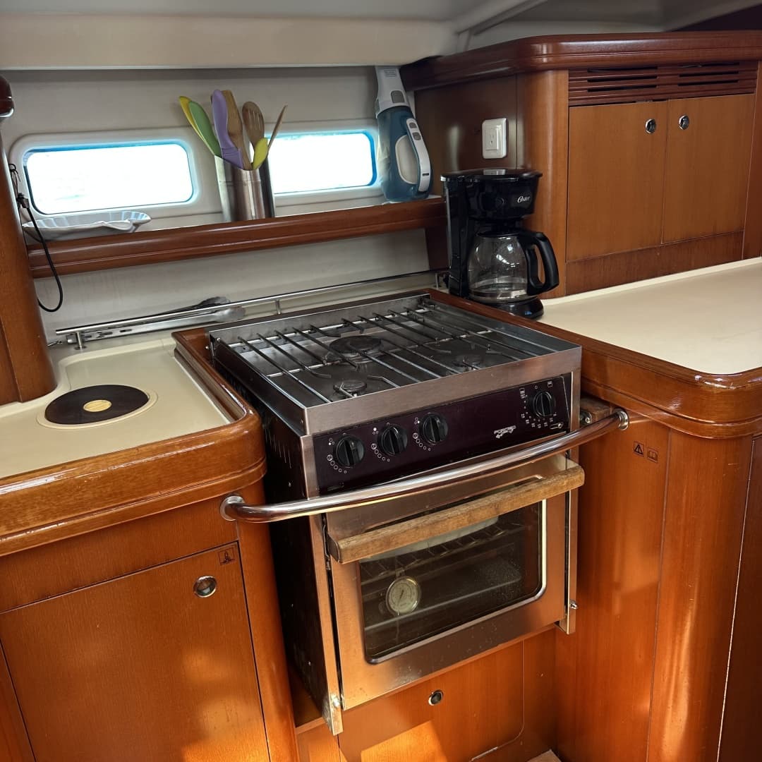 2006 Beneteau 523
