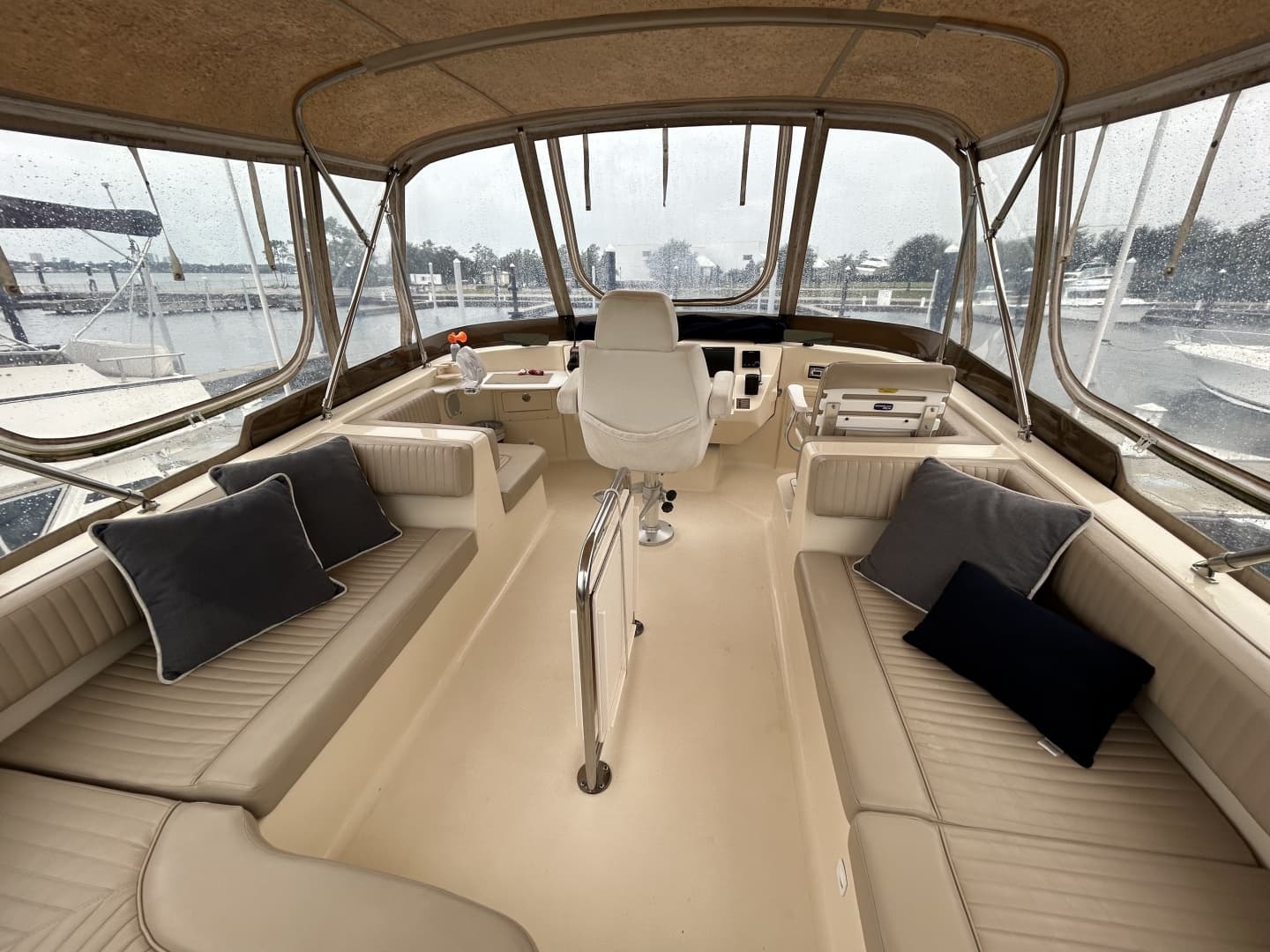 Flybridge forward
